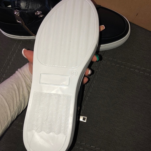 sneakers - Picture 3 of 6